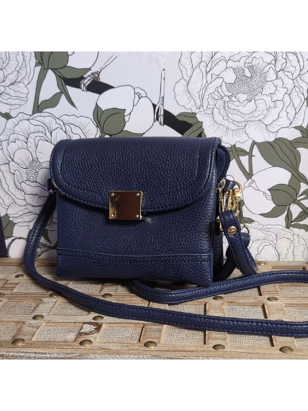 Hidden Lock Crossbody/ Wristlet By Charming Charlie